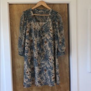Long sleeve vintage print short boho dress. Size M